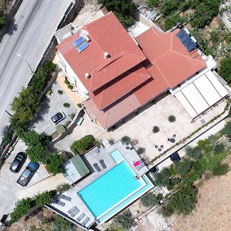 Royal 1967 Bed & Breakfast Himare Exterior foto