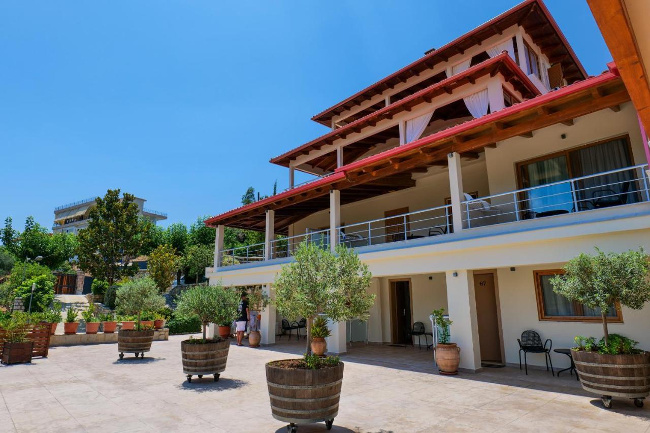 Royal 1967 Bed & Breakfast Himare Exterior foto