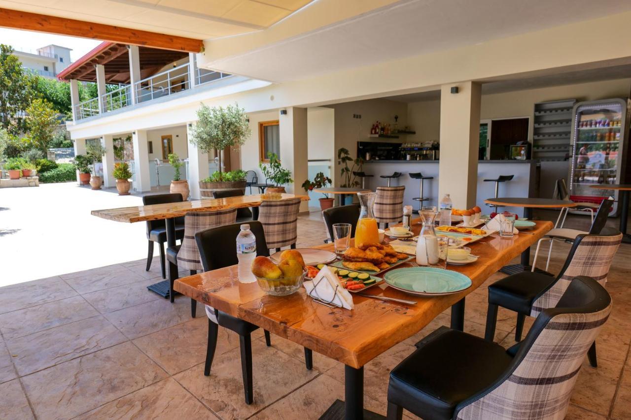 Royal 1967 Bed & Breakfast Himare Exterior foto