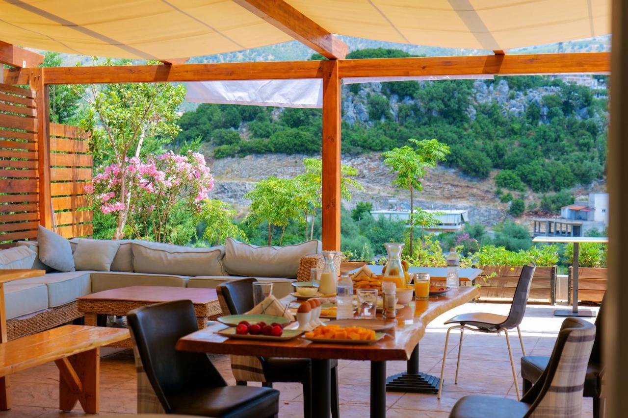 Royal 1967 Bed & Breakfast Himare Exterior foto