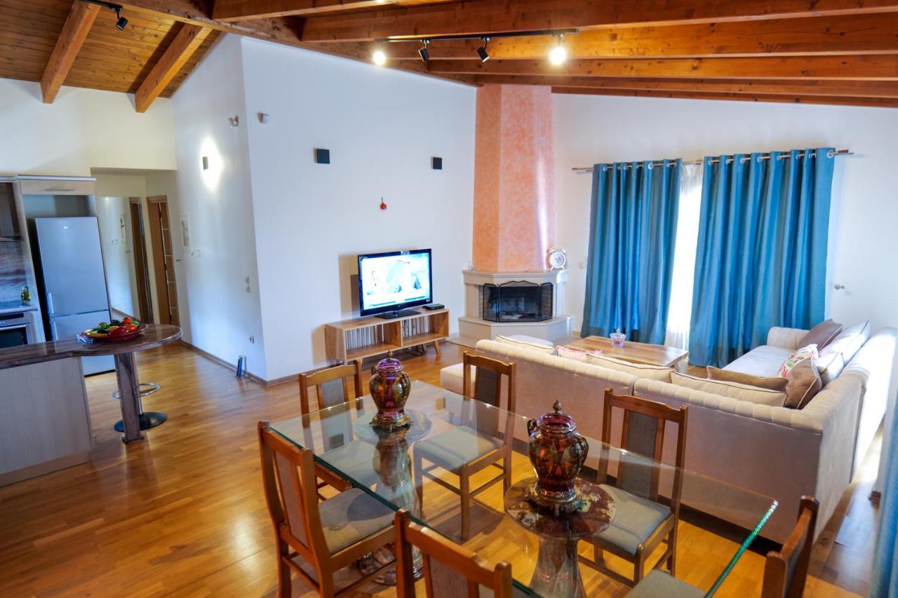 Royal 1967 Bed & Breakfast Himare Exterior foto