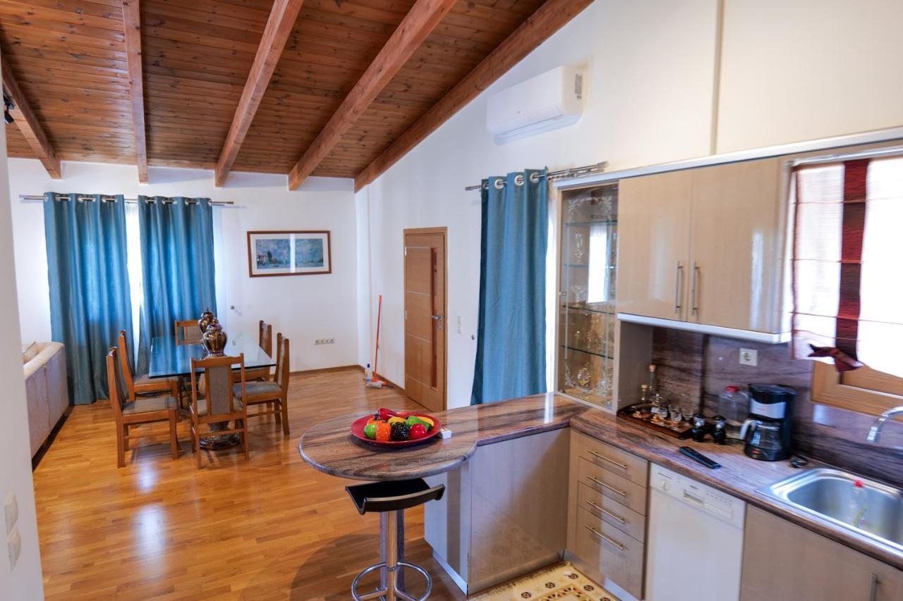 Royal 1967 Bed & Breakfast Himare Exterior foto