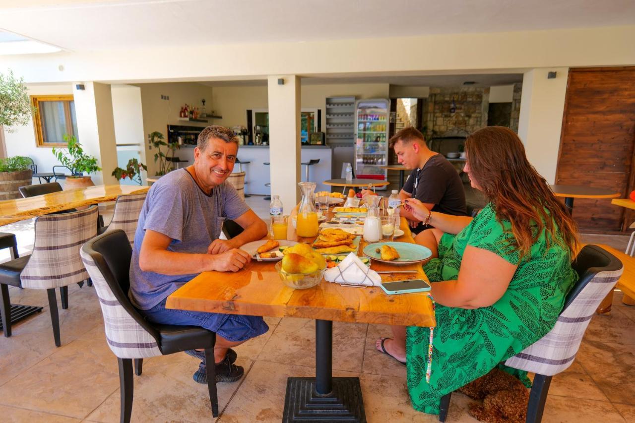 Royal 1967 Bed & Breakfast Himare Exterior foto