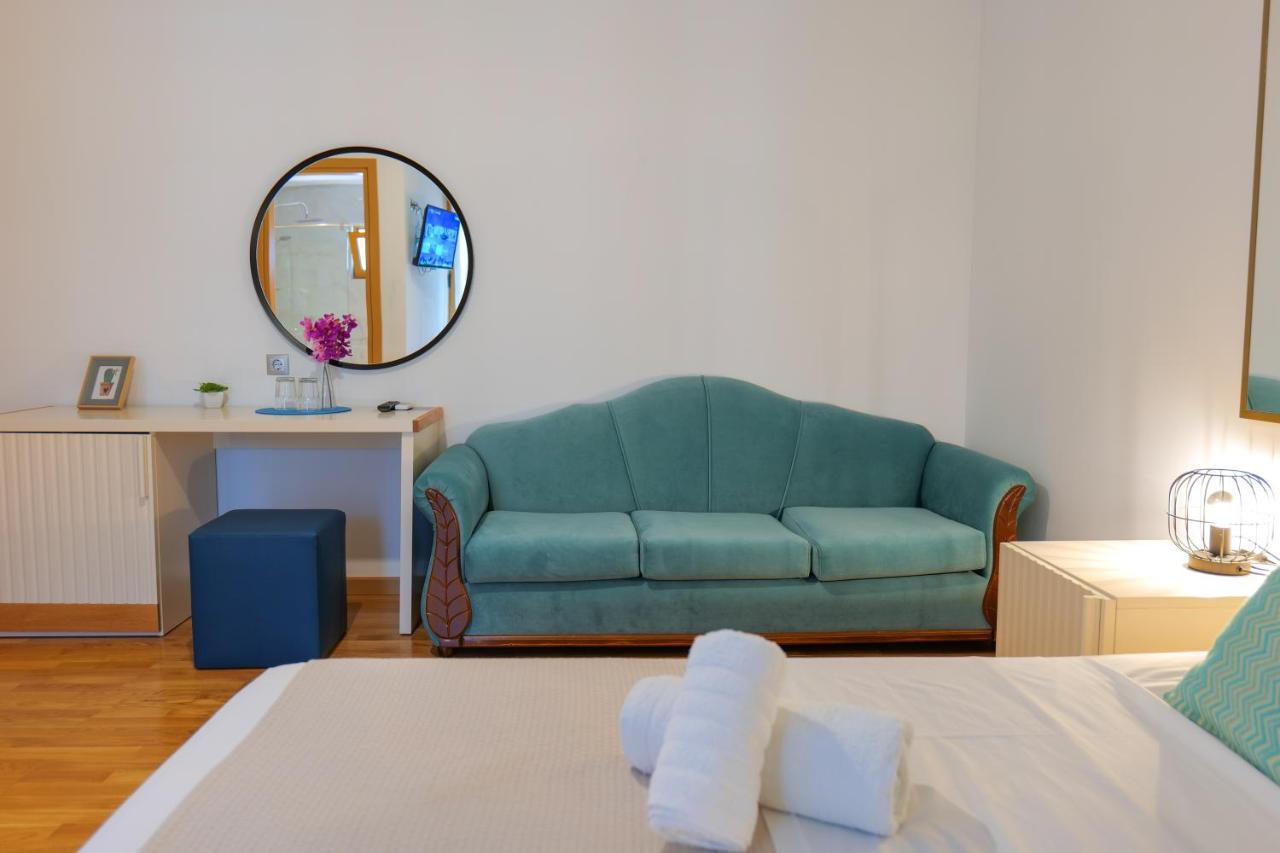 Royal 1967 Bed & Breakfast Himare Exterior foto