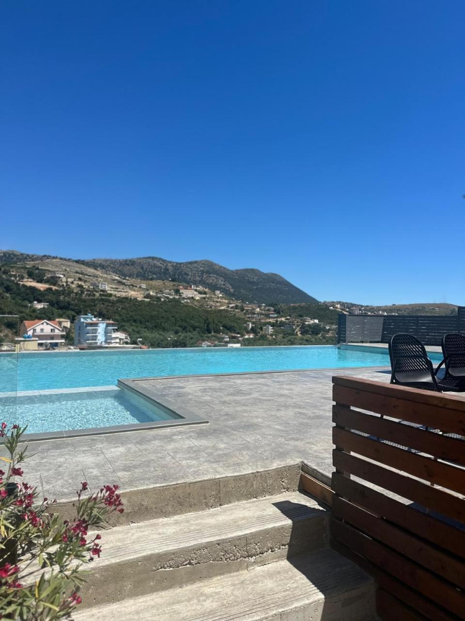 Royal 1967 Bed & Breakfast Himare Exterior foto