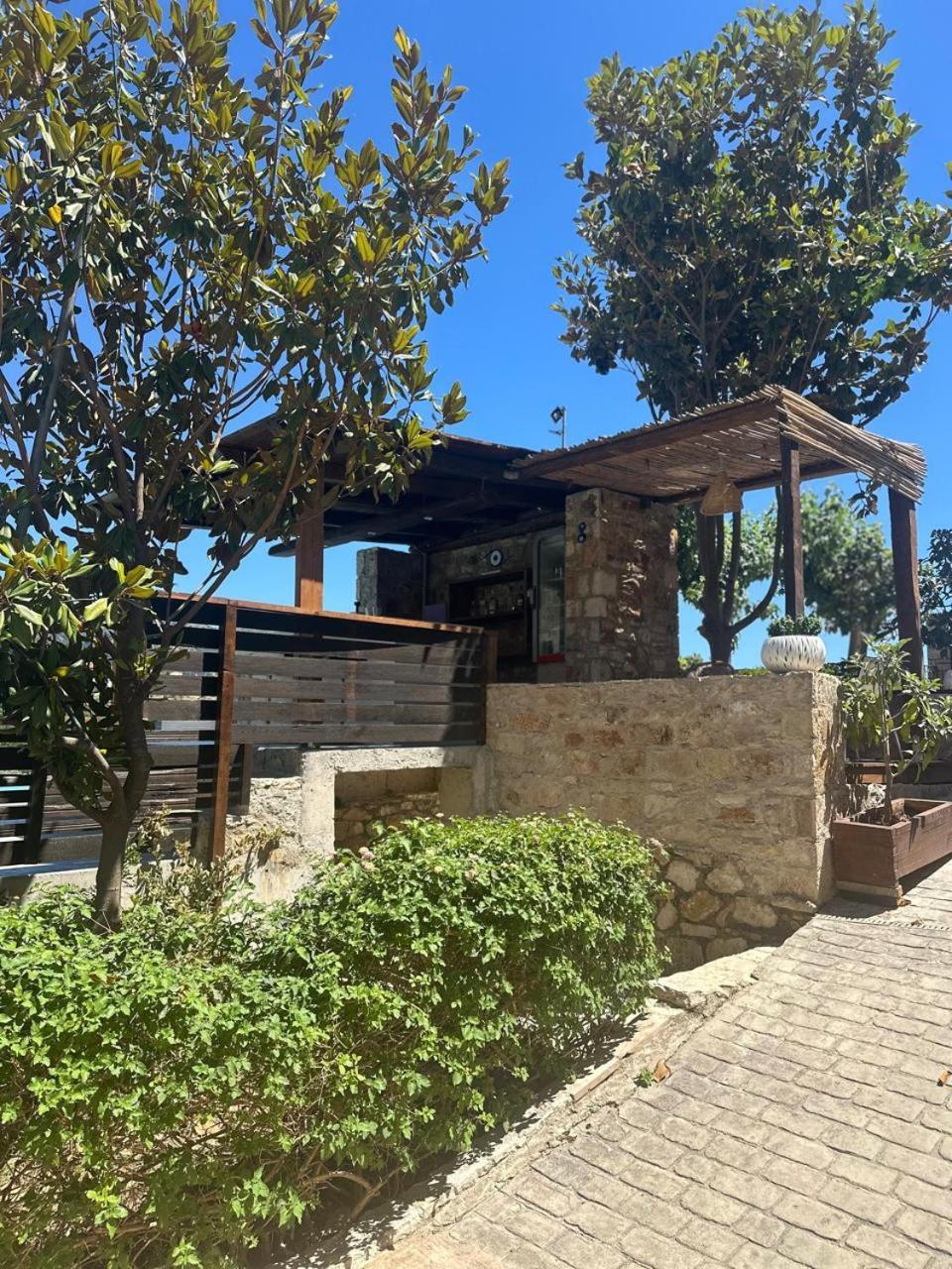 Royal 1967 Bed & Breakfast Himare Exterior foto