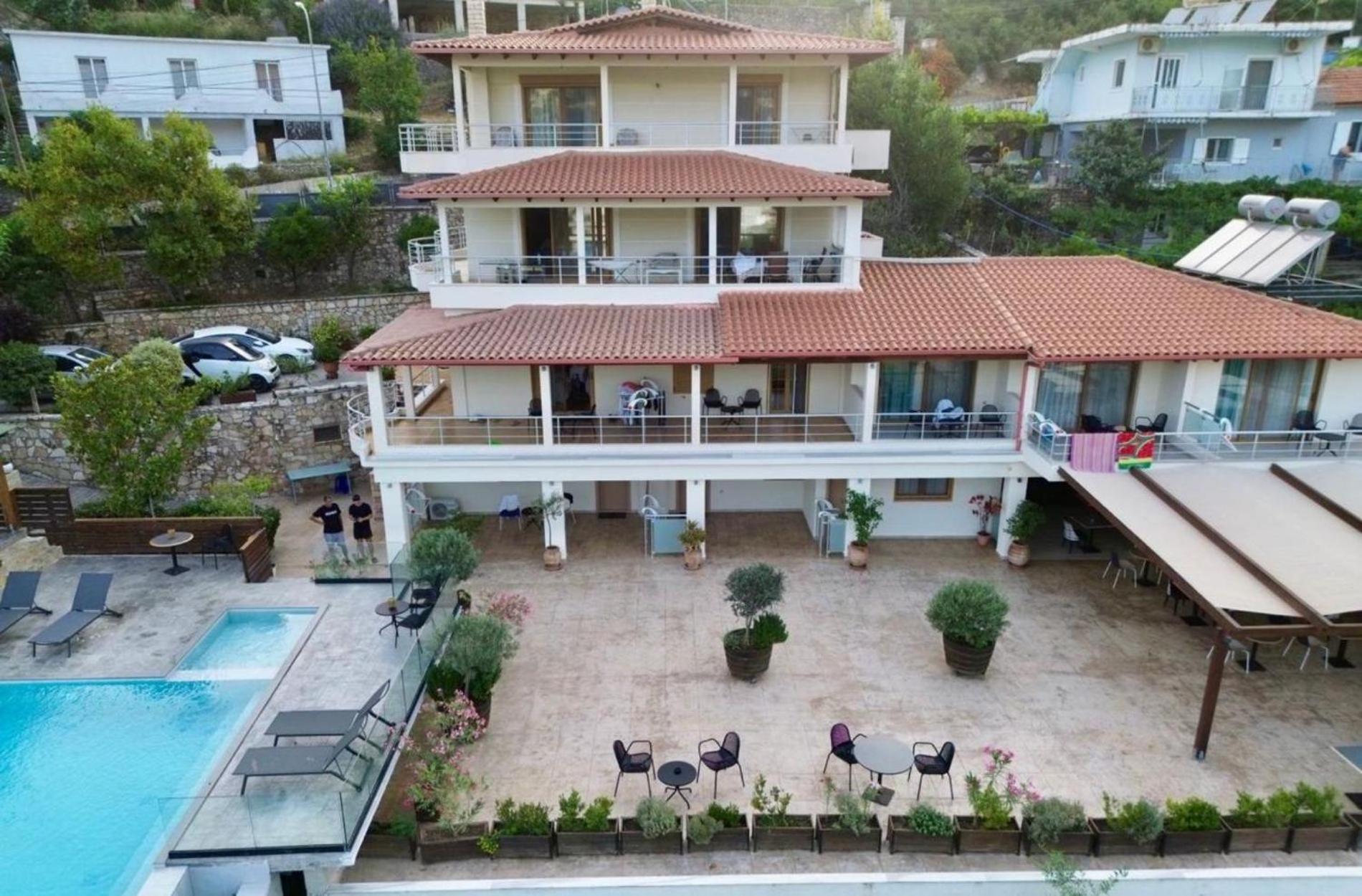 Royal 1967 Bed & Breakfast Himare Exterior foto