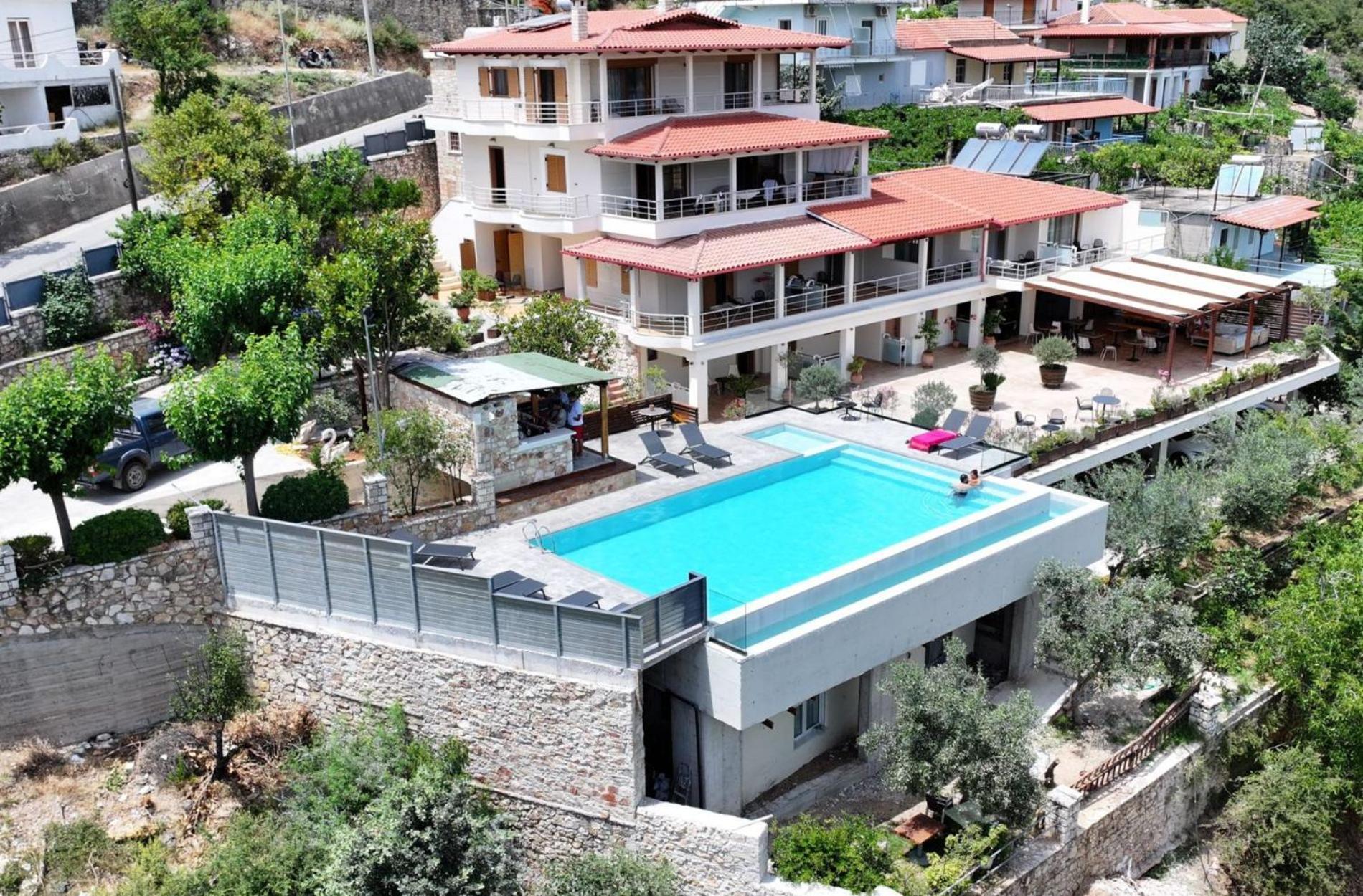 Royal 1967 Bed & Breakfast Himare Exterior foto