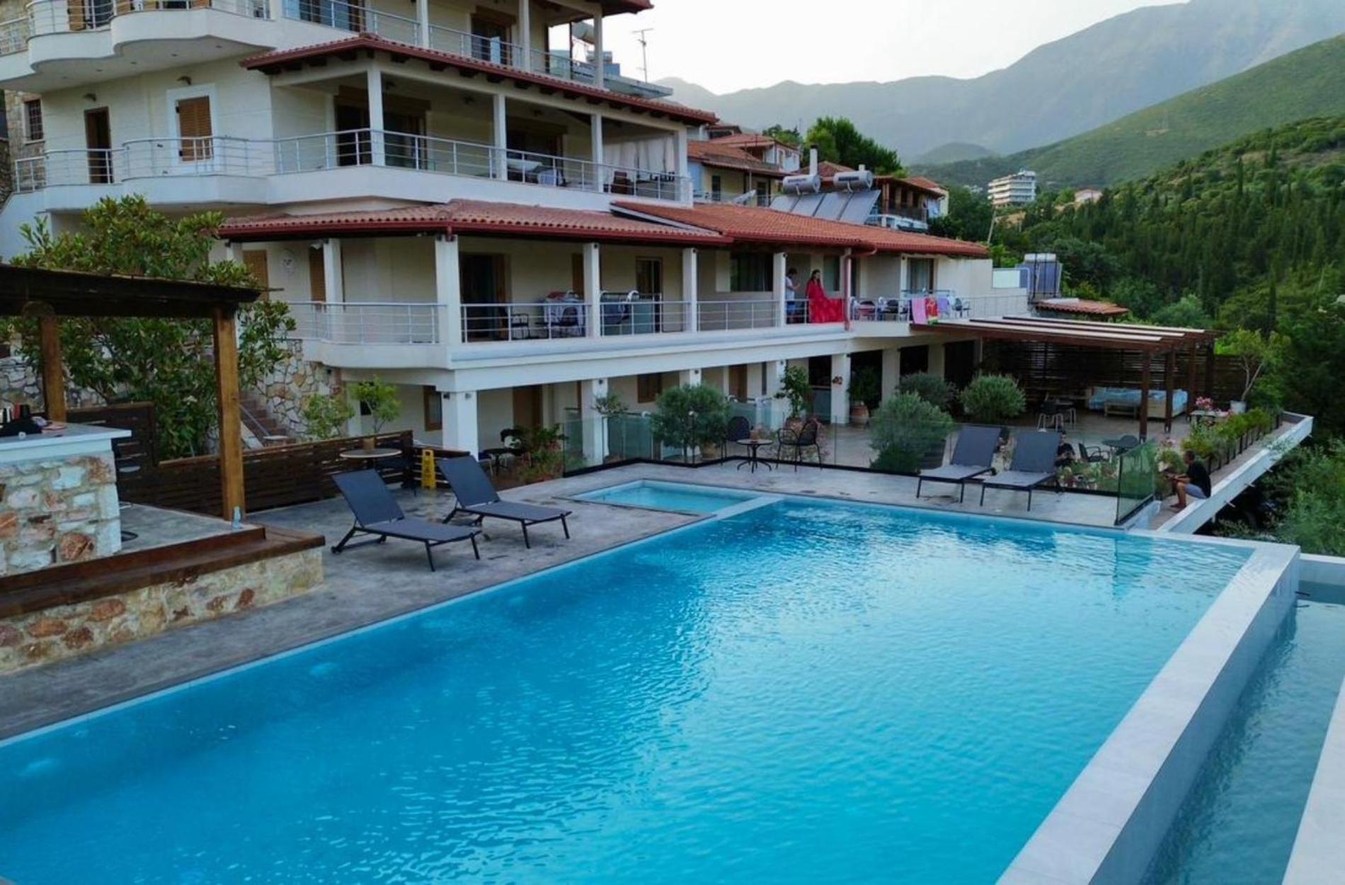 Royal 1967 Bed & Breakfast Himare Exterior foto