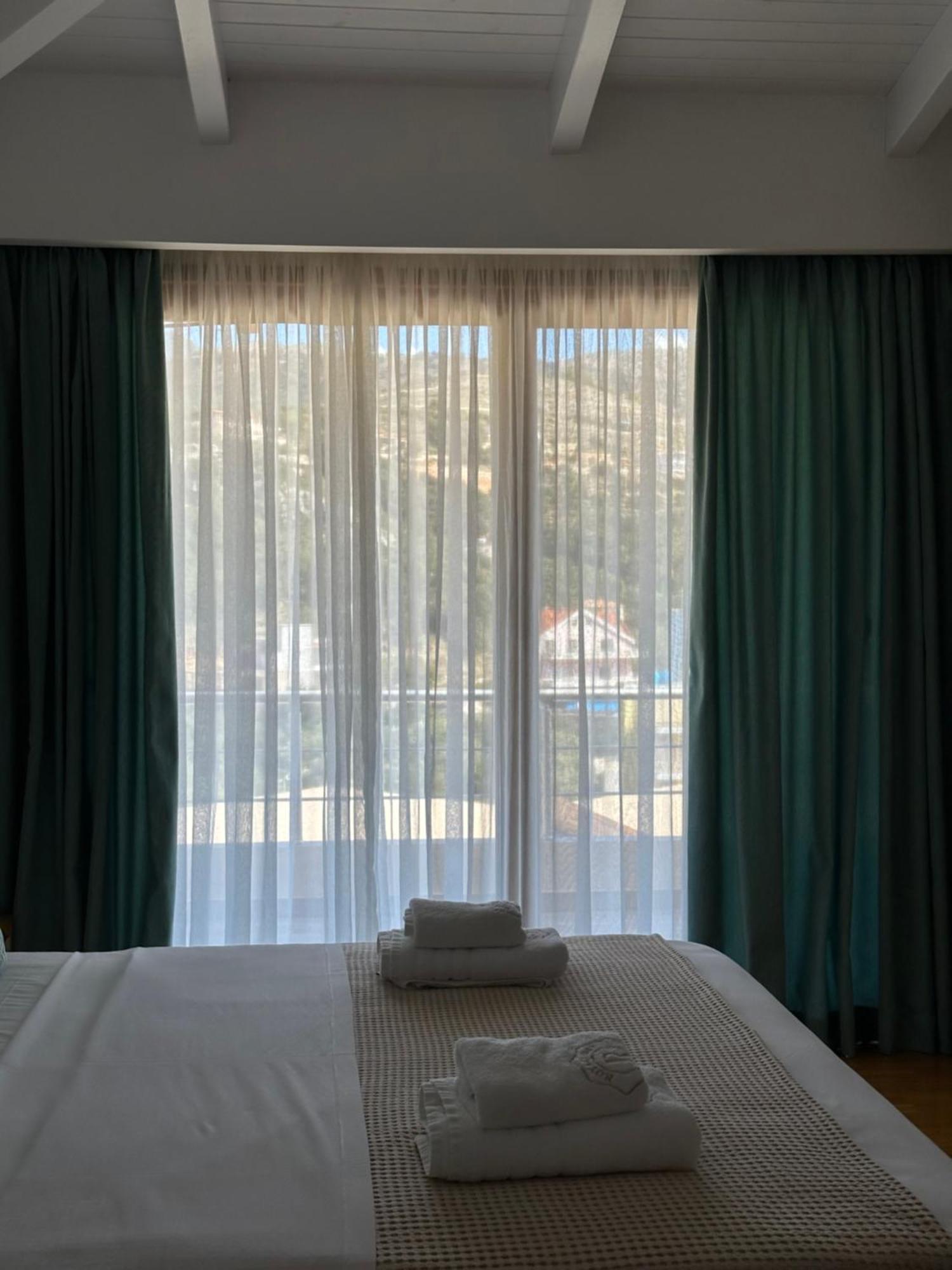 Royal 1967 Bed & Breakfast Himare Exterior foto